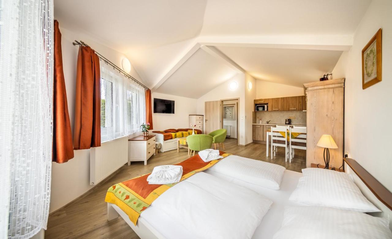 Villa Gardena Cesky Krumlov Bagian luar foto